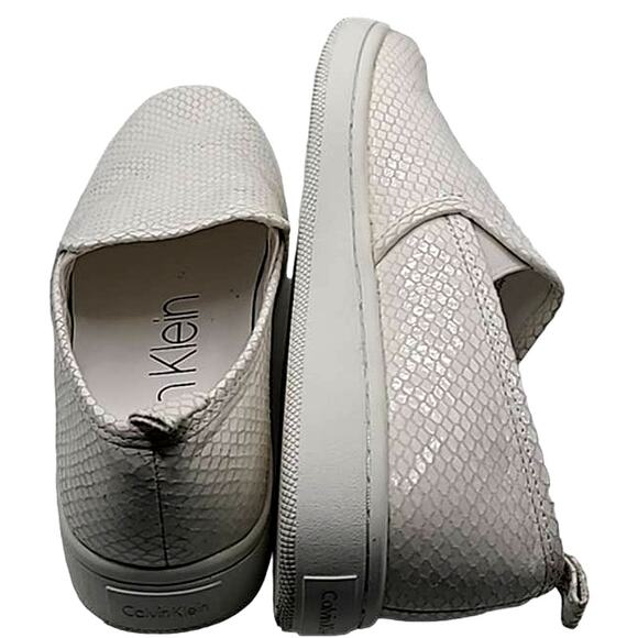 NWT Calvin Klein Women’s White Snake Print Leather Deva Slip-On Sneakers 8M - Picture 3 of 5